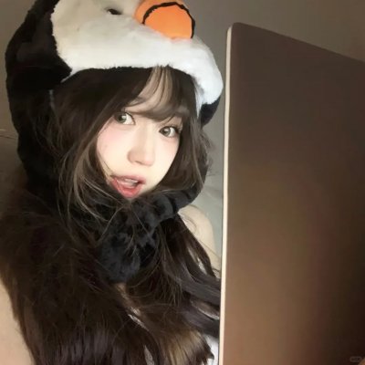 裙底春海报